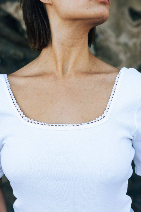 LA Relaxed Feminine Square Neckline White Top detailed neckline