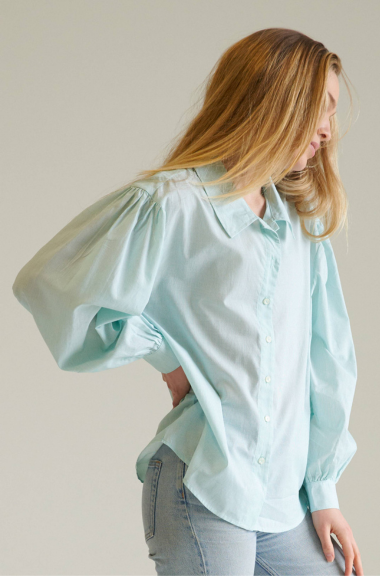 Lightweight organic cotton fabric light blue button down shirt