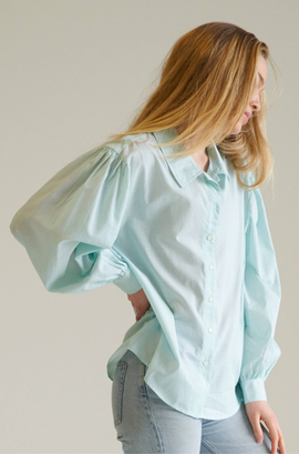 Lightweight organic cotton fabric light blue button down shirt